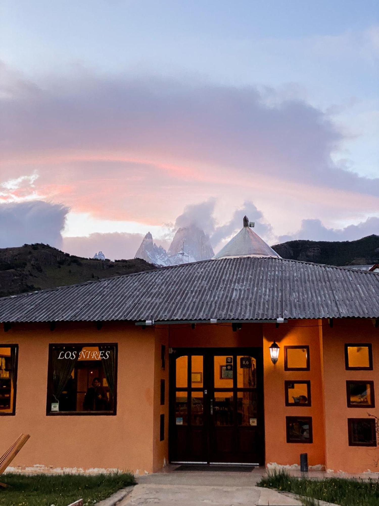 Hotel Hosteria LOS ÑIRES El Chaltén Exterior foto